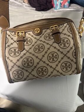 TORY BURCH T Monogram
Jacquard Barrel Bag HAZELNUT  AUTHENTIC Large Size